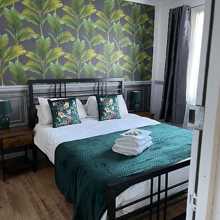 Lilyrose Hotel Γουίτμπι Εξωτερικό φωτογραφία