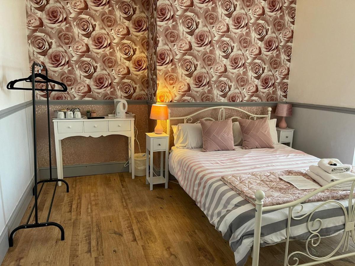 Lilyrose Hotel Γουίτμπι Εξωτερικό φωτογραφία