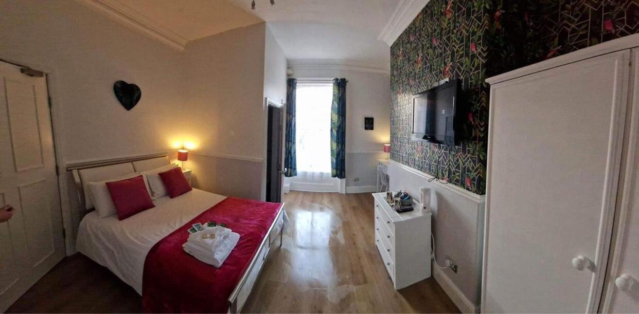 Lilyrose Hotel Γουίτμπι Εξωτερικό φωτογραφία