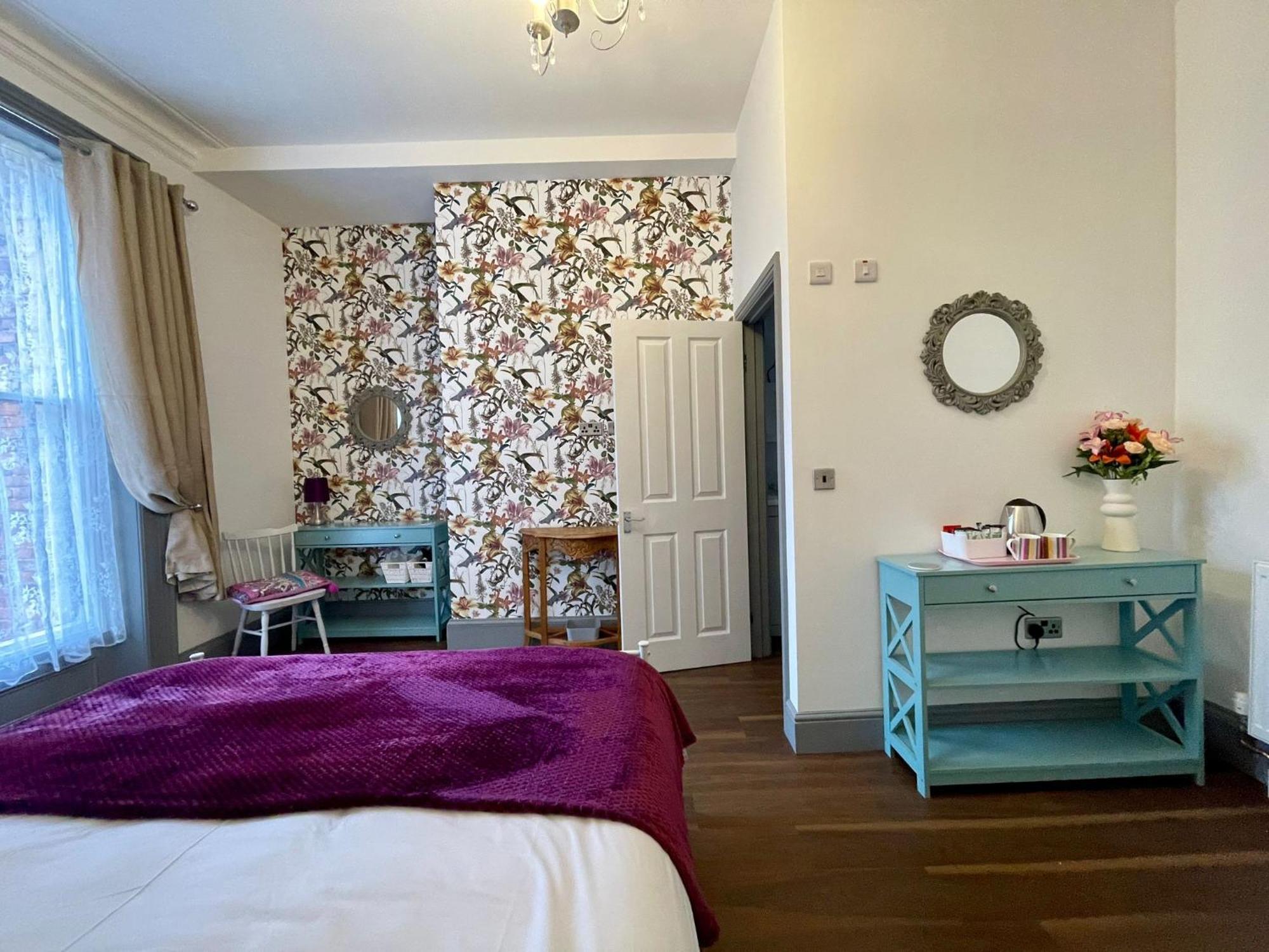 Lilyrose Hotel Γουίτμπι Δωμάτιο φωτογραφία