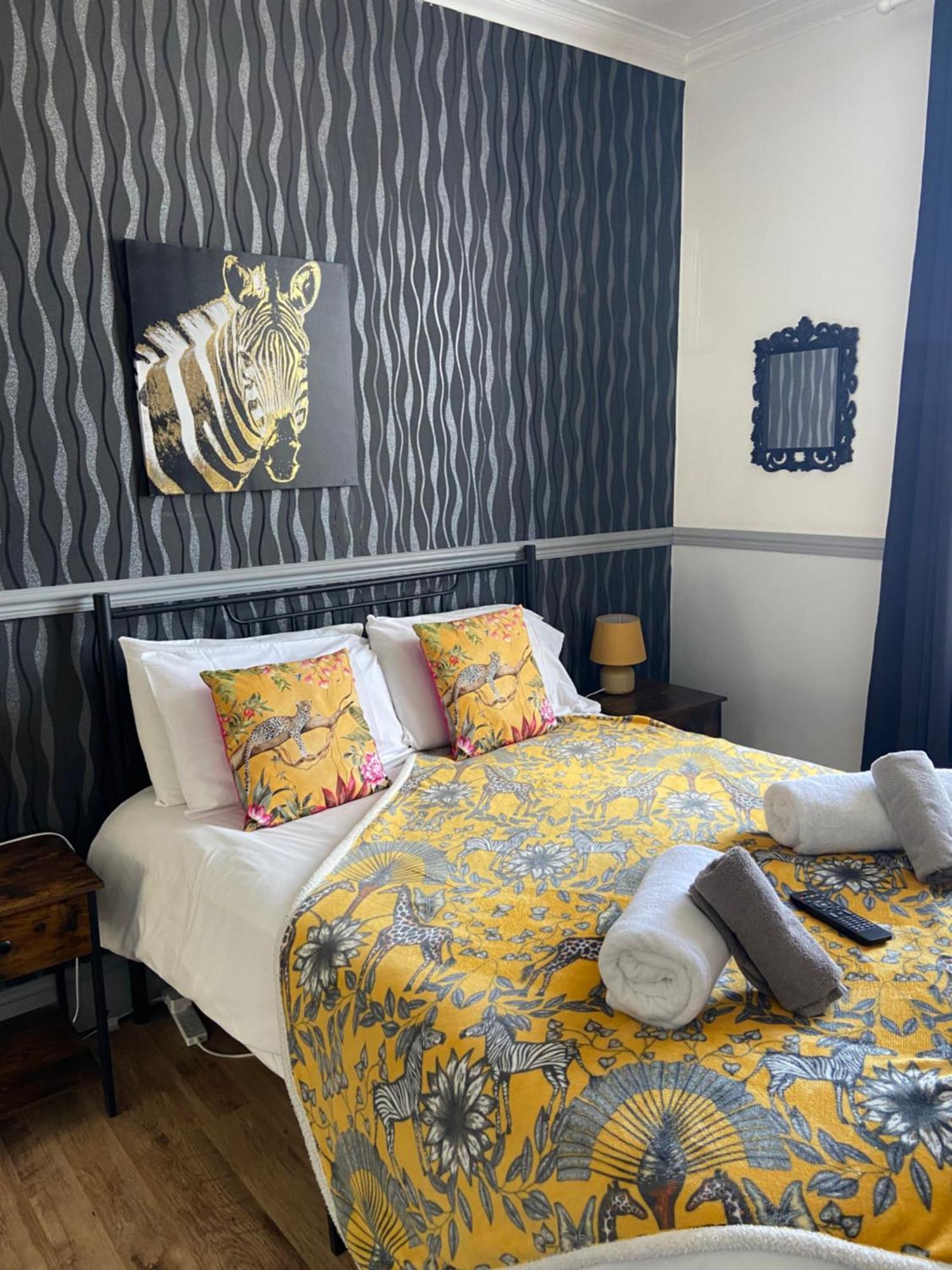 Lilyrose Hotel Γουίτμπι Εξωτερικό φωτογραφία