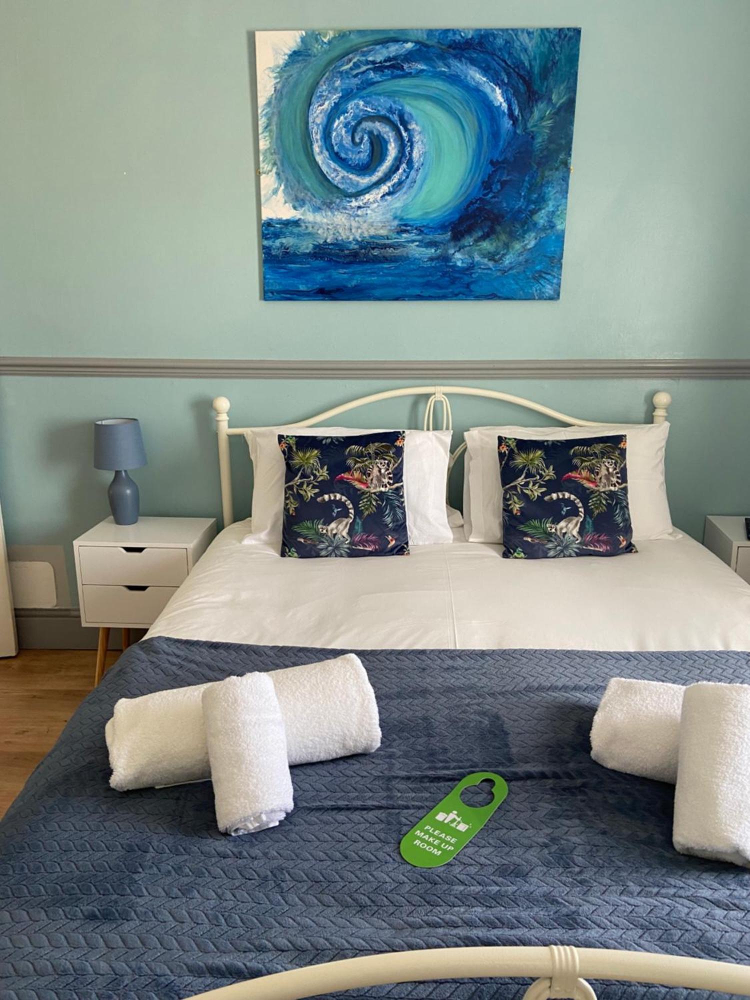 Lilyrose Hotel Γουίτμπι Δωμάτιο φωτογραφία